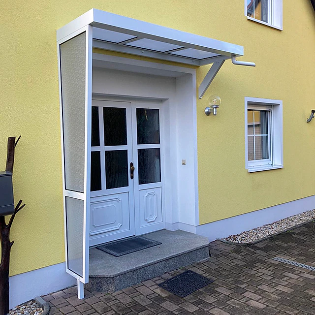 Haustürvordach aus Rosenthal-Bielatal