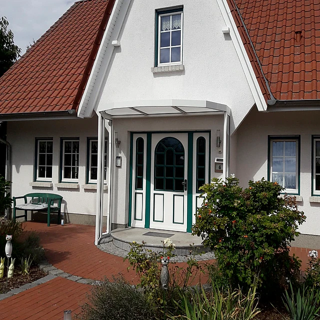 Haustürvordach aus Rosenthal-Bielatal