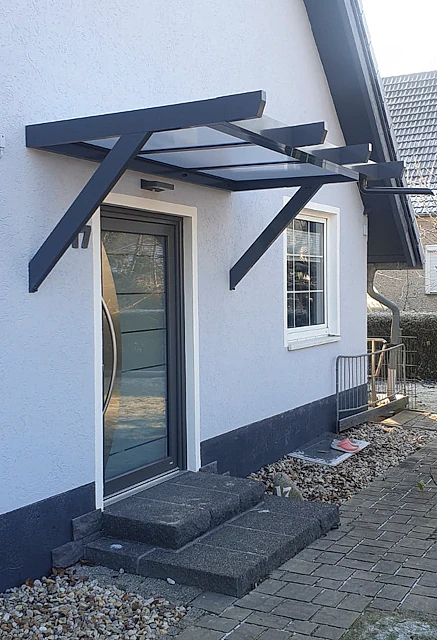 Haustürvordach aus Rosenthal-Bielatal