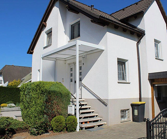 Haustürvordach aus Rosenthal-Bielatal