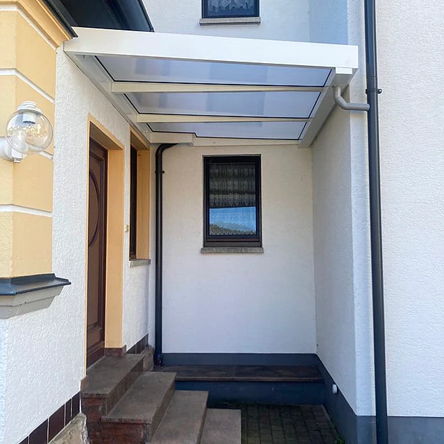 Haustürvordach aus Rosenthal-Bielatal